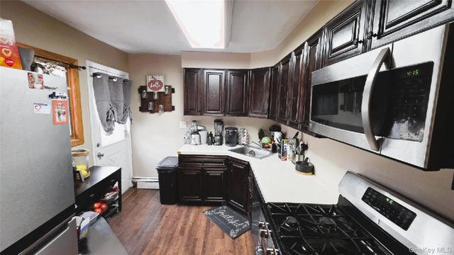 8 Lion Lane, North Babylon, NY 11703