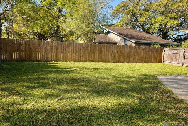 1128 Briarhurst Dr, Baton Rouge, LA 70810