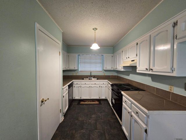 1128 Briarhurst Dr, Baton Rouge, LA 70810