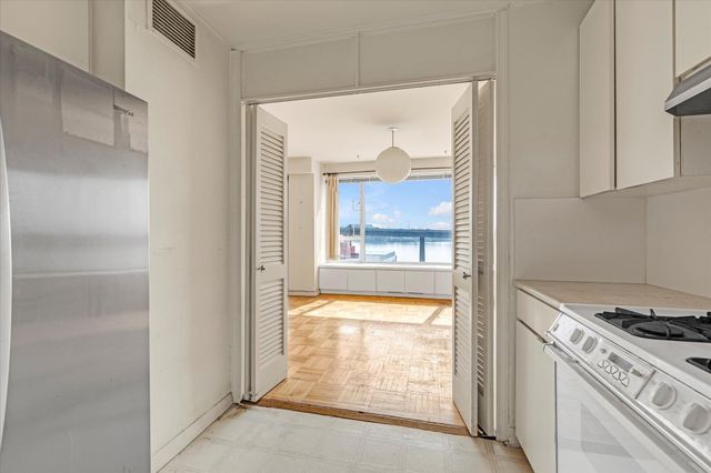 166-25 Powells Cove Boulevard 11L, Beechhurst, NY 11357