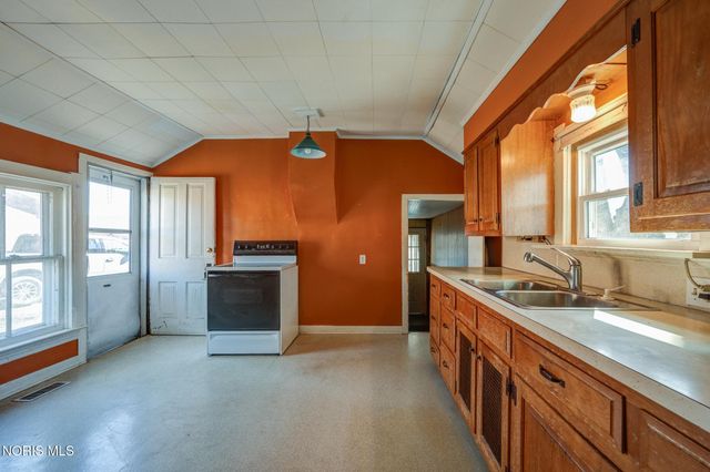 1195 Farnsworth Road, Waterville, OH 43566