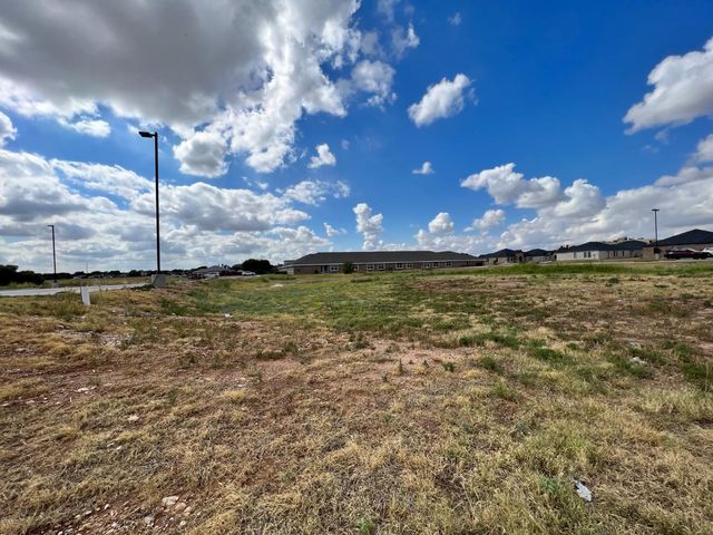 8712 University, Lubbock, TX 79423