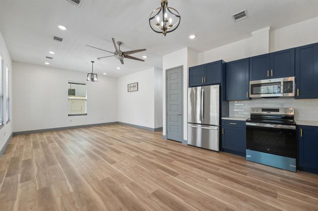 200 Canary Street, Point Blank, TX 77364