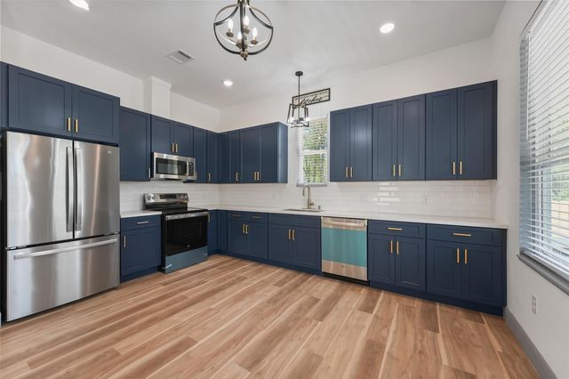 200 Canary Street, Point Blank, TX 77364