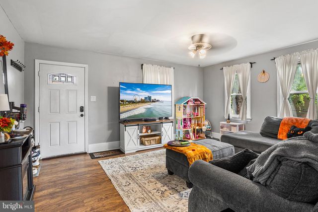 28 6TH AVE, Glendora, NJ 08029