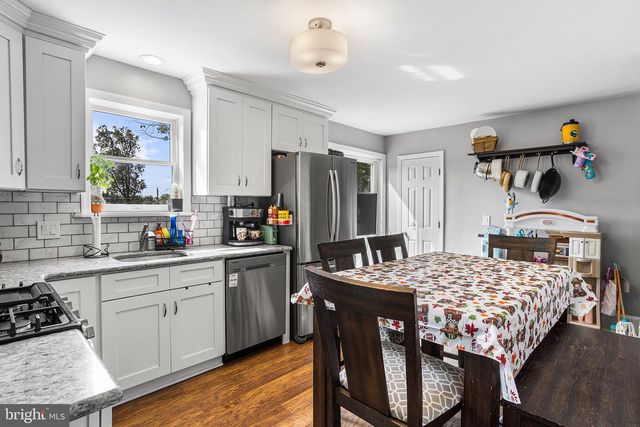 28 6TH AVE, Glendora, NJ 08029