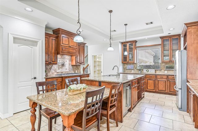 612 Northfield Drive, Friendswood, TX 77546