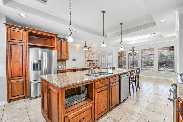 612 Northfield Drive, Friendswood, TX 77546