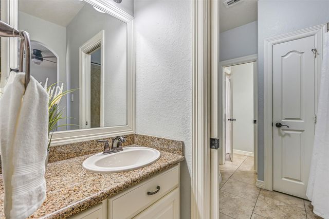 612 Northfield Drive, Friendswood, TX 77546