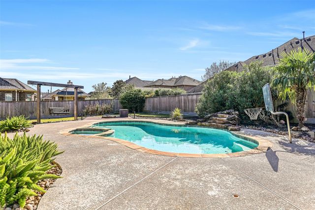 612 Northfield Drive, Friendswood, TX 77546