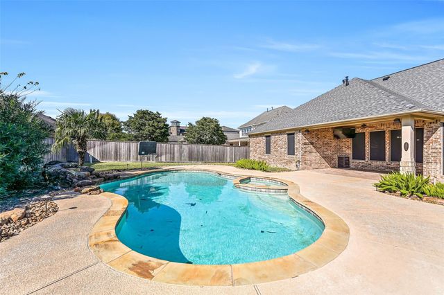 612 Northfield Drive, Friendswood, TX 77546
