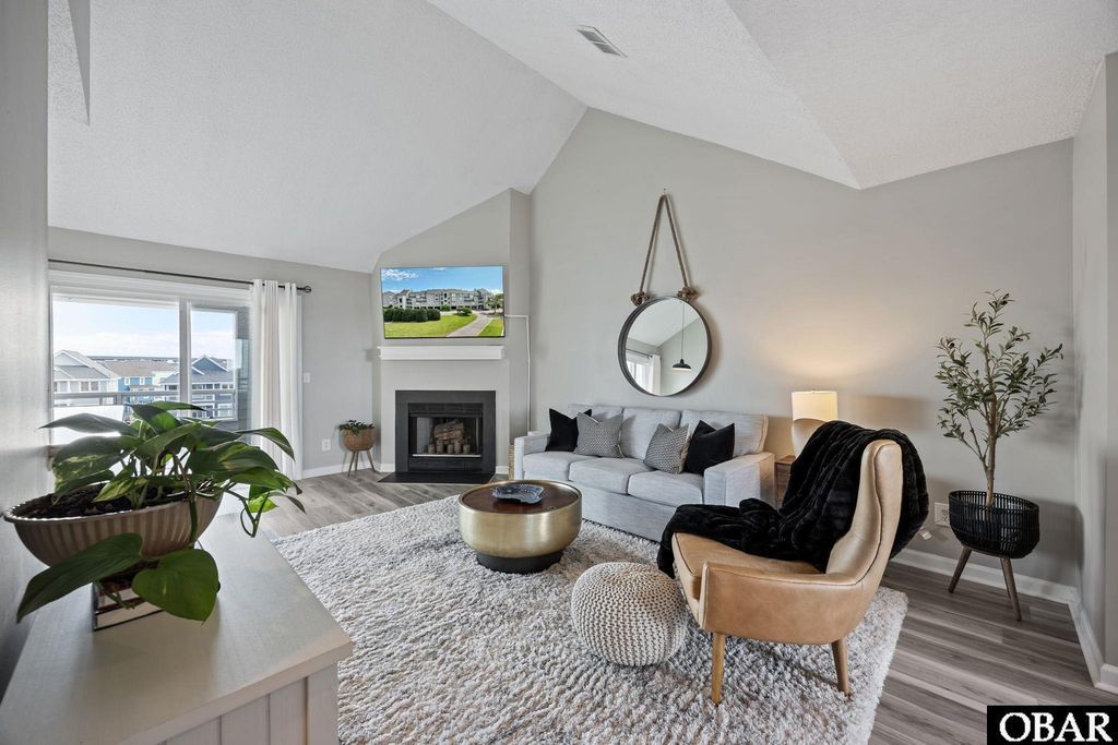 Image 8 of property listing at 632 Pirates Way # 632B, Manteo, NC 27954