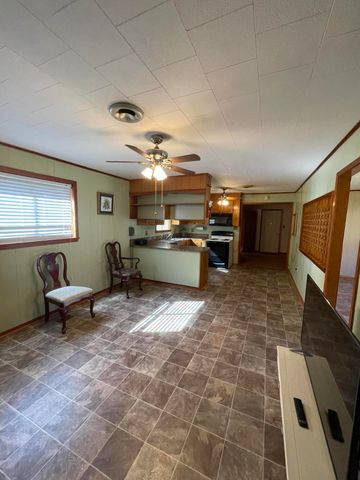 1609 Pineview, Columbia, MS 39429