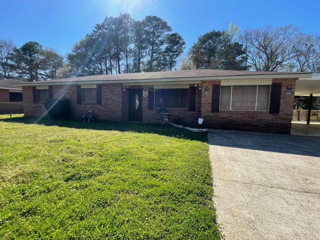 1609 Pineview, Columbia, MS 39429