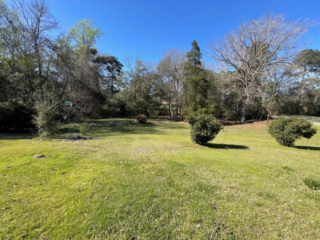 1609 Pineview, Columbia, MS 39429