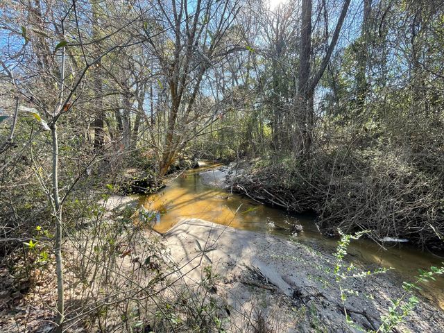 1609 Pineview, Columbia, MS 39429