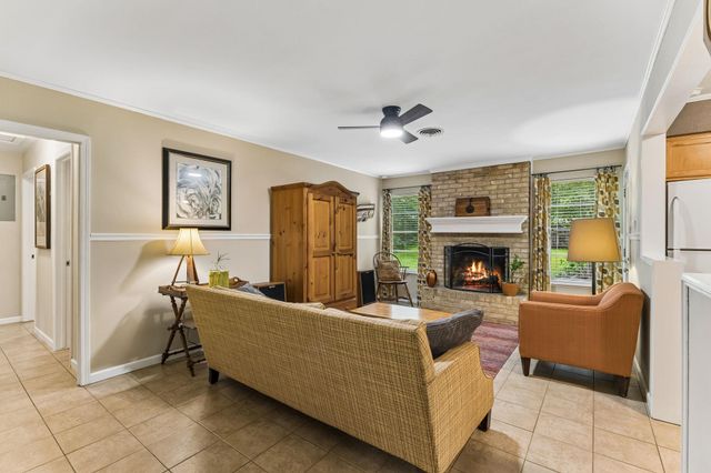 6902 Notre Dame DR, Austin, TX 78723