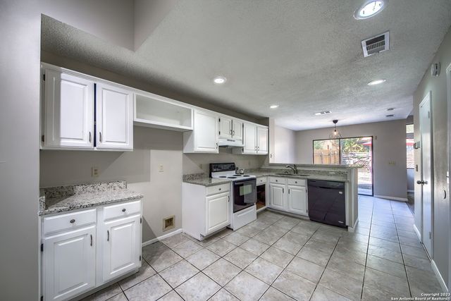 16615 SPRUCE TREE LN, San Antonio, TX 78247