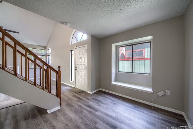 16615 SPRUCE TREE LN, San Antonio, TX 78247