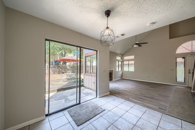 16615 SPRUCE TREE LN, San Antonio, TX 78247