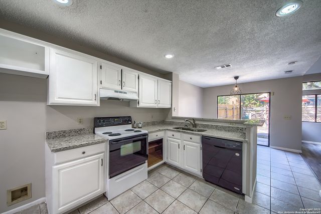 16615 SPRUCE TREE LN, San Antonio, TX 78247