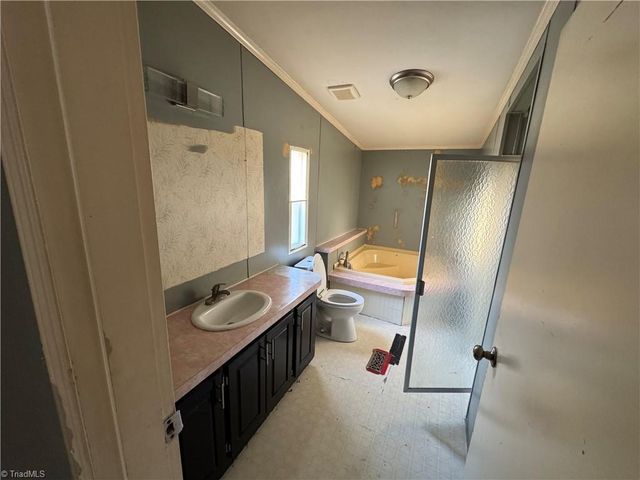 4886 Oak Branch Lane, Walkertown, NC 27051