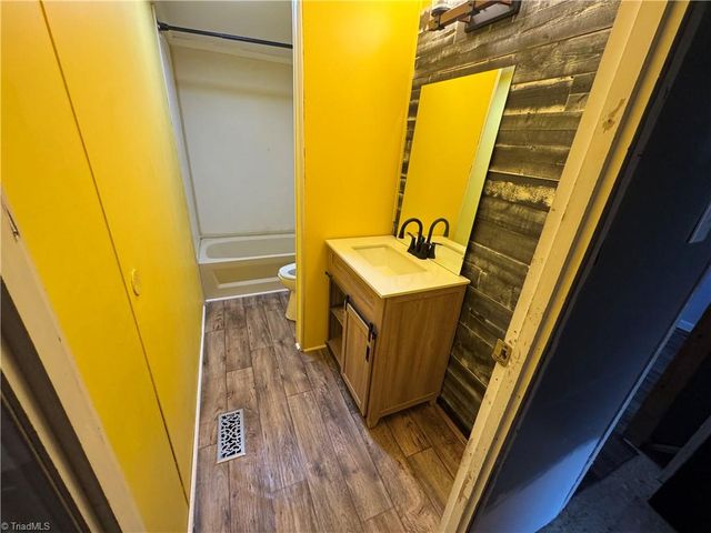 4886 Oak Branch Lane, Walkertown, NC 27051