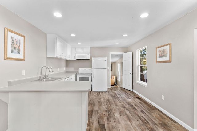 704 Iowa Colony Road, Hollister, MO 65672