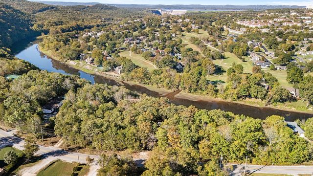 704 Iowa Colony Road, Hollister, MO 65672