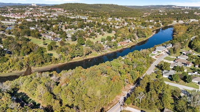 704 Iowa Colony Road, Hollister, MO 65672