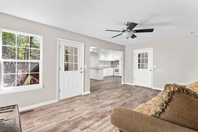 704 Iowa Colony Road, Hollister, MO 65672