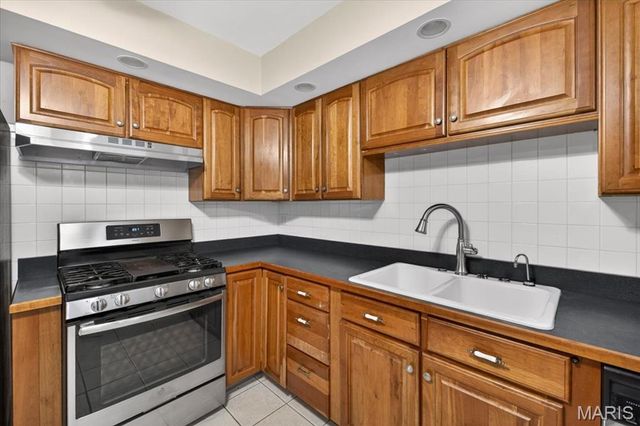 7225 Clayton Road, St Louis, MO 63117