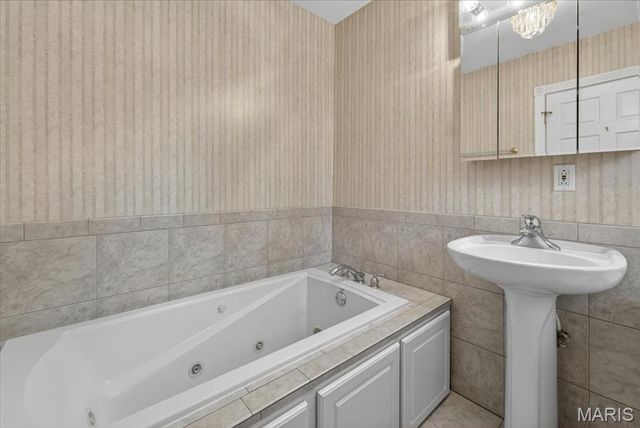 7225 Clayton Road, St Louis, MO 63117
