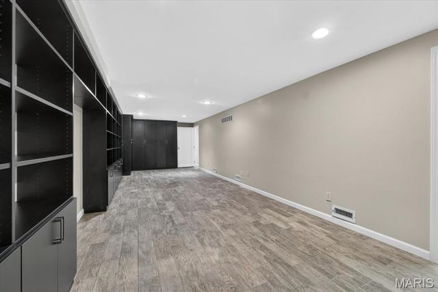 7225 Clayton Road, St Louis, MO 63117