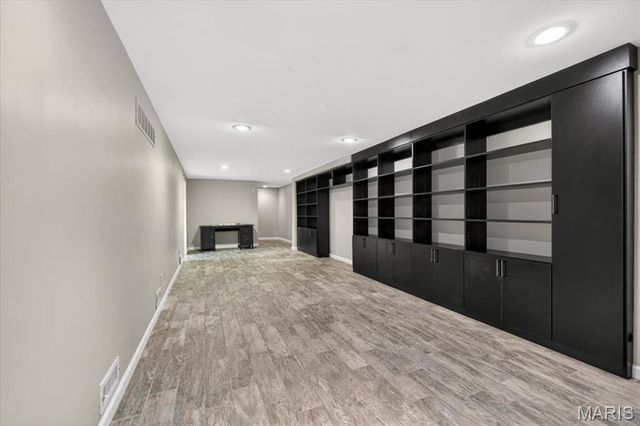 7225 Clayton Road, St Louis, MO 63117
