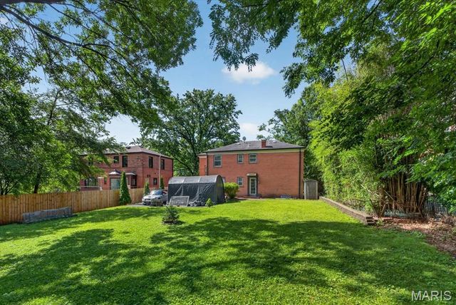 7225 Clayton Road, St Louis, MO 63117