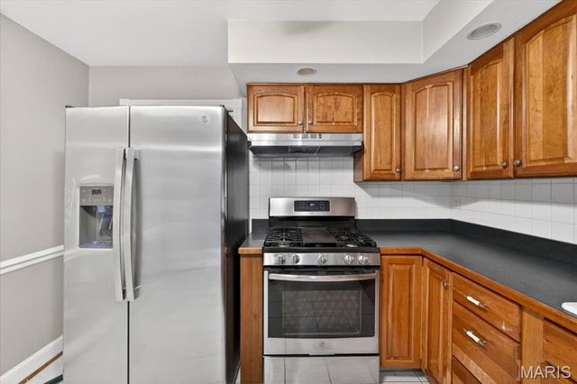 7225 Clayton Road, St Louis, MO 63117