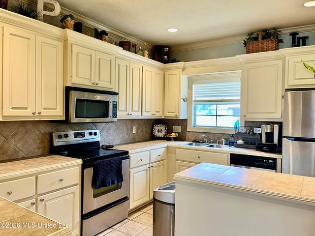 211 Tucker Drive, Brandon, MS 39042