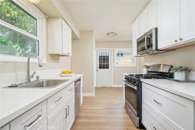 7057 Babcock, North Hollywood, CA 91605