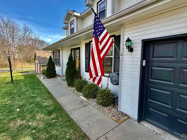 3905 W 8th St, Lawrence, KS 66049