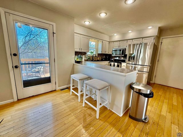 3905 W 8th St, Lawrence, KS 66049