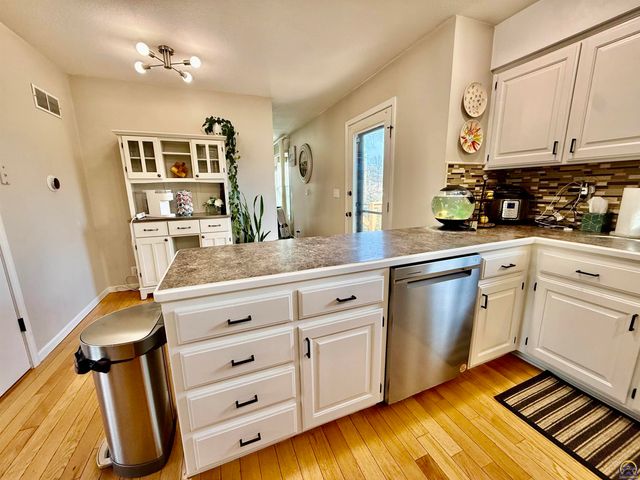 3905 W 8th St, Lawrence, KS 66049