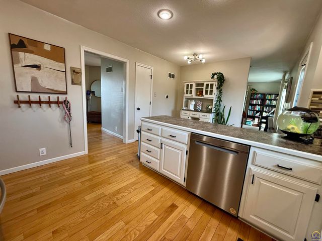 3905 W 8th St, Lawrence, KS 66049