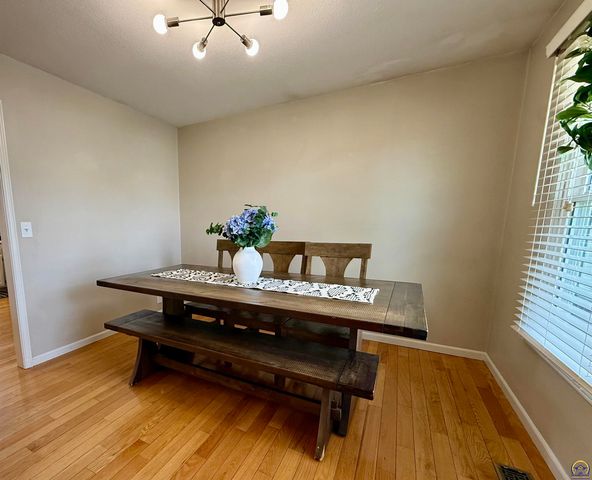 3905 W 8th St, Lawrence, KS 66049