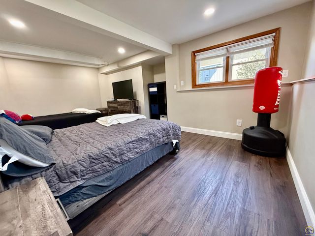 3905 W 8th St, Lawrence, KS 66049