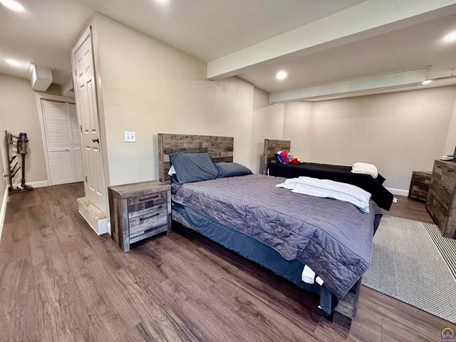 3905 W 8th St, Lawrence, KS 66049