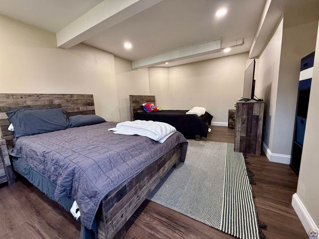 3905 W 8th St, Lawrence, KS 66049