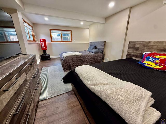 3905 W 8th St, Lawrence, KS 66049