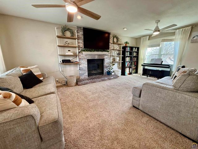 3905 W 8th St, Lawrence, KS 66049