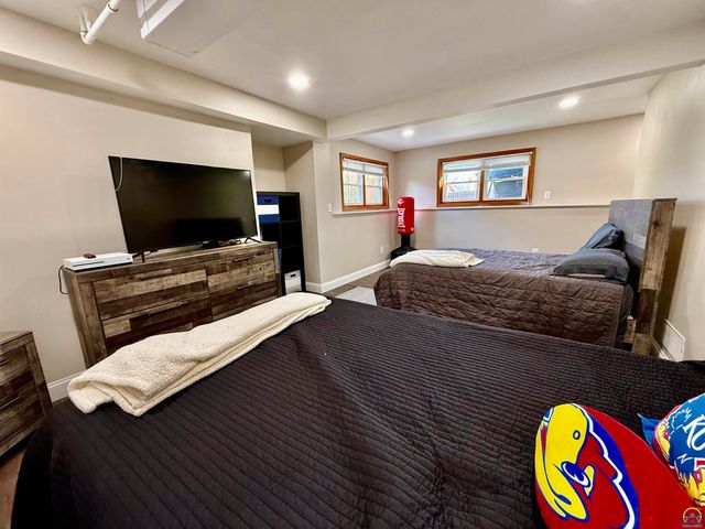 3905 W 8th St, Lawrence, KS 66049